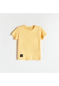 Reserved - Bawełniany t-shirt z naszywką - Pomarańczowy. Kolor: pomarańczowy. Materiał: bawełna. Wzór: aplikacja #1