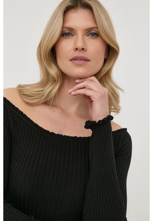 Guess sweter z domieszką jedwabiu damski kolor czarny lekki. Kolor: czarny. Materiał: jedwab. Długość rękawa: raglanowy rękaw