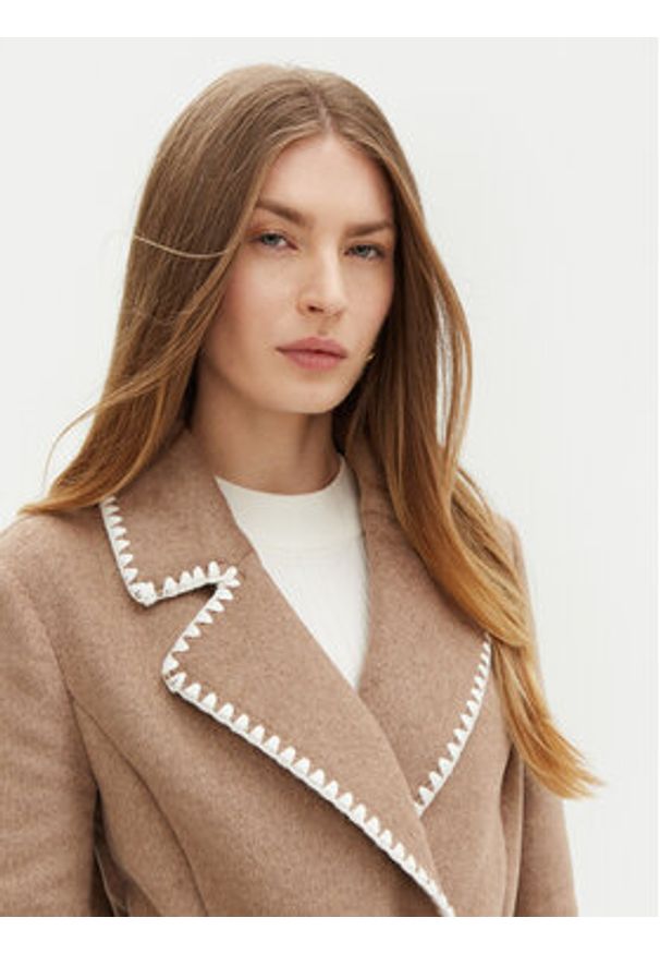Guess Płaszcz przejściowy W5RL19 WGVR2 Beżowy Regular Fit. Kolor: beżowy. Materiał: syntetyk