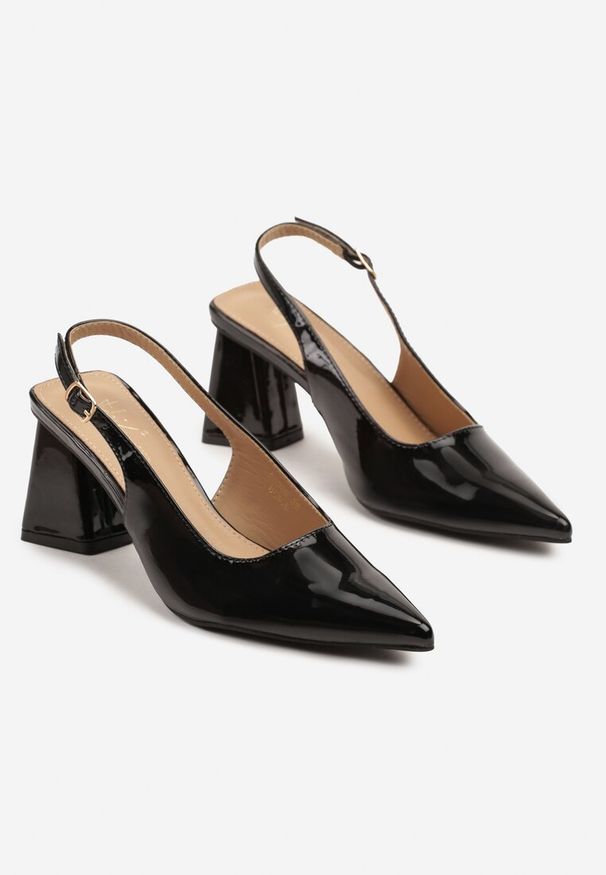 Renee - Czarne Sandały Lakierowane na Słupku Typu Slingback Sesorielis. Okazja: na co dzień. Zapięcie: sprzączka. Kolor: czarny. Materiał: lakier. Sezon: lato. Obcas: na słupku. Styl: elegancki, klasyczny, casual. Wysokość obcasa: średni