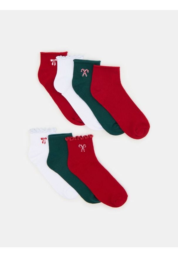 Sinsay - Prążkowane skarpetki z motywem świątecznym 7 pack - wielobarwny. Materiał: prążkowany