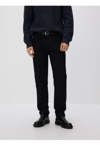Reserved - Spodnie chino slim z paskiem - czarny. Kolor: czarny. Materiał: tkanina, bawełna #1