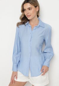Born2be - Niebieska Koszula z Usztywnionymi Ramionami Ozdobiona Sznurkiem Meroriela. Okazja: na co dzień. Kolor: niebieski. Materiał: jeans. Długość rękawa: długi rękaw. Długość: długie. Wzór: aplikacja. Styl: elegancki, casual #6