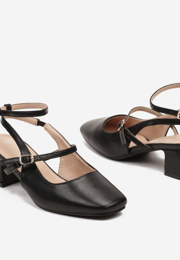 Born2be - Czarne Czółenka na Kwadratowym Obcasie z Ozdobnymi Paseczkami i Sprzączką Elarose. Okazja: na co dzień. Zapięcie: sprzączka. Kolor: czarny. Materiał: jeans. Obcas: na obcasie. Styl: wizytowy, klasyczny, casual, elegancki. Wysokość obcasa: średni