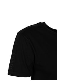 Les Hommes T-shirt | LF224100-0700-900 | Round Neck | Mężczyzna | Czarny. Okazja: na co dzień. Kolor: czarny. Materiał: bawełna. Wzór: aplikacja. Styl: casual