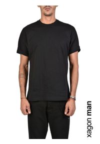 Xagon Man T-Shirt | A20082J30064 | Mężczyzna | Czarny. Okazja: na co dzień. Kolor: czarny. Materiał: bawełna. Wzór: nadruk. Styl: casual