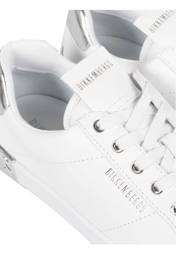 Bikkembergs Sneakersy "Sheba" | B4BKW0134 | Sheba | Kobieta | Biały, Srebrny. Kolor: biały, srebrny, wielokolorowy. Materiał: skóra ekologiczna. Wzór: aplikacja