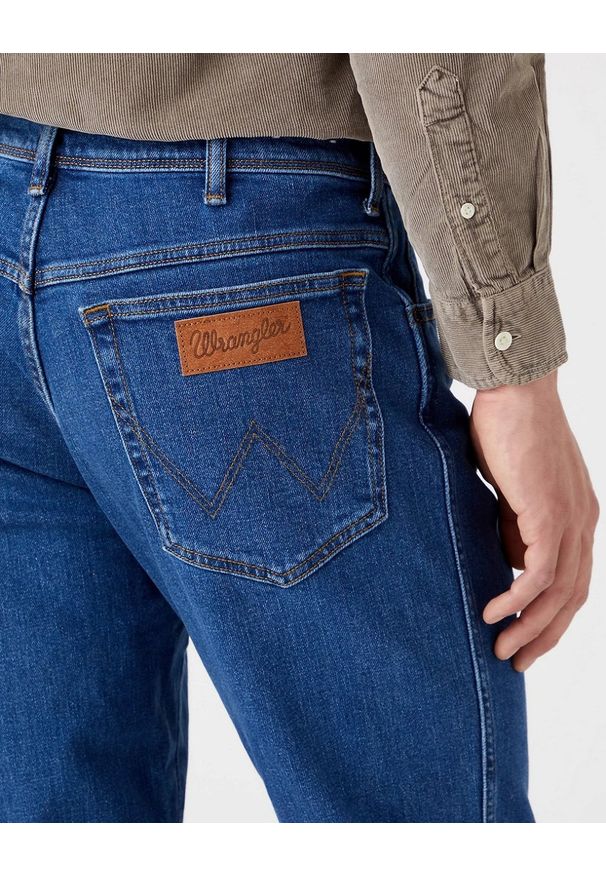 Wrangler - WRANGLER TEXAS TAPER MĘSKIE SPODNIE JEANSOWE REVIVAL W12TJX26Y 112322669