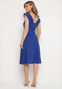 Born2be - Niebieska Sukienka z Kwadratowym Dekoltem i Szerokimi Ramiączkami Devianna. Okazja: na co dzień. Typ kołnierza: dekolt kwadratowy. Kolor: niebieski. Długość rękawa: na ramiączkach. Styl: casual, elegancki #6