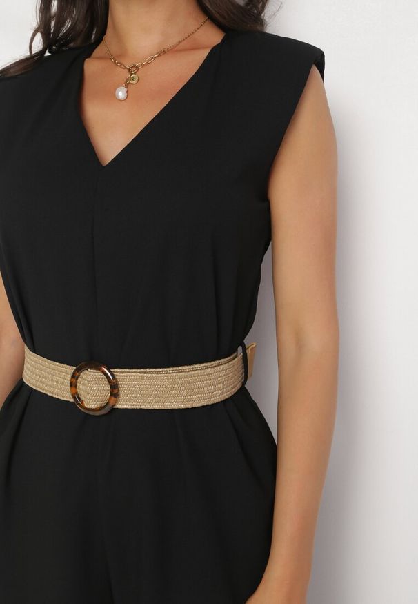 Born2be - Czarny Kombinezon Zapinany na Suwak z Poduszkami w Ramionach i Paskiem z Klamrą Bless. Okazja: na co dzień. Kolor: czarny. Styl: casual, klasyczny