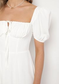 Born2be - Biała Sukienka w Rustykalnym Stylu z Wiązaniem przy Dekolcie i Rozcięciem Idanillea. Okazja: na spacer, na co dzień. Typ kołnierza: dekolt kwadratowy. Kolor: biały. Typ sukienki: rozkloszowane. Styl: casual #7