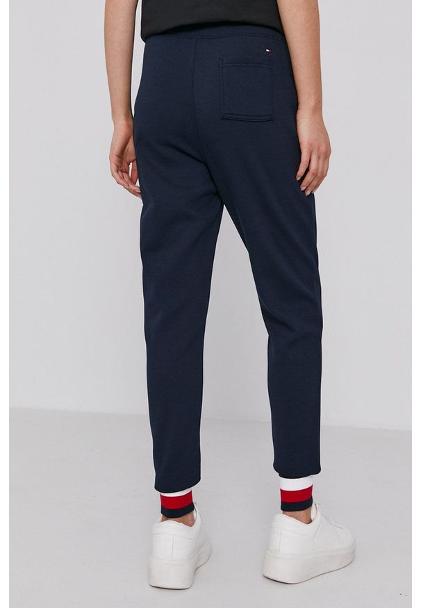 TOMMY HILFIGER - Tommy Hilfiger - Spodnie. Kolor: niebieski. Materiał: dzianina