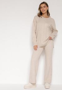 Born2be - Jasnobeżowy Komplet Dzianinowy z Bawełną i Wełną Spodnie i Warkoczowy Sweter Errela. Kolor: beżowy. Materiał: wełna, bawełna, dzianina #1