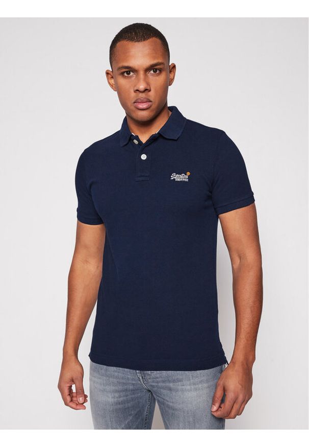Superdry Polo Classic Pique M1110031A Granatowy Regular Fit. Typ kołnierza: polo. Kolor: niebieski. Materiał: bawełna