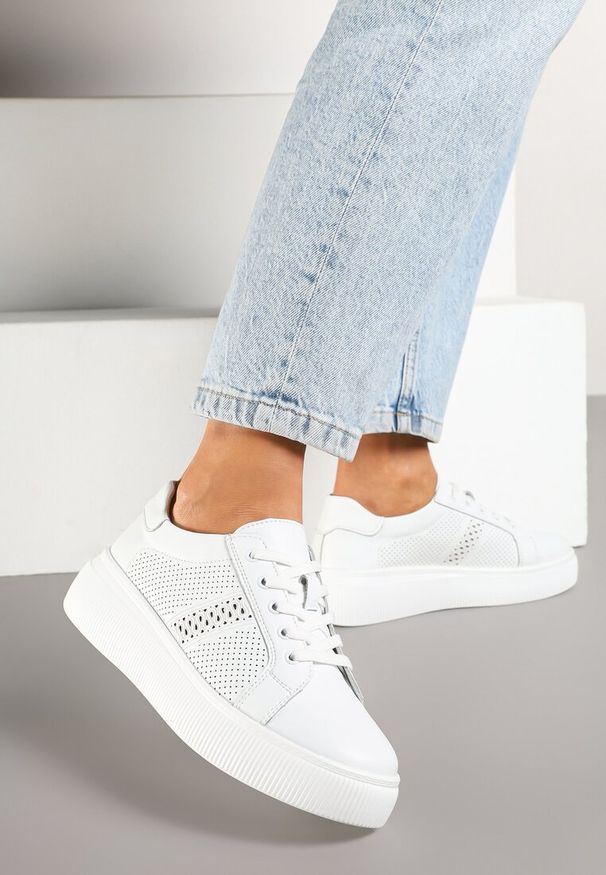 Born2be - Białe Skórzane Sneakersy na Płaskiej Podeszwie ze Skórzaną Wkładką i Ażurową Cholewką Lorili. Okazja: na co dzień. Nosek buta: okrągły. Kolor: biały. Materiał: skóra. Szerokość cholewki: normalna. Wzór: ażurowy. Obcas: na płaskiej podeszwie