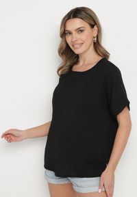 Born2be - Czarna Bluzka o Kroju Nietoperza Faderia. Okazja: na co dzień. Kolor: czarny. Materiał: jeans. Styl: casual #3