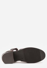 Born2be - Ciemnobrązowe Sandały na Obcasie Ozdobione Geometryczną Cholewką Salomia. Okazja: na co dzień, na imprezę. Zapięcie: pasek. Kolor: brązowy. Wzór: geometria, aplikacja. Sezon: lato. Obcas: na obcasie. Styl: casual. Wysokość obcasa: średni #2