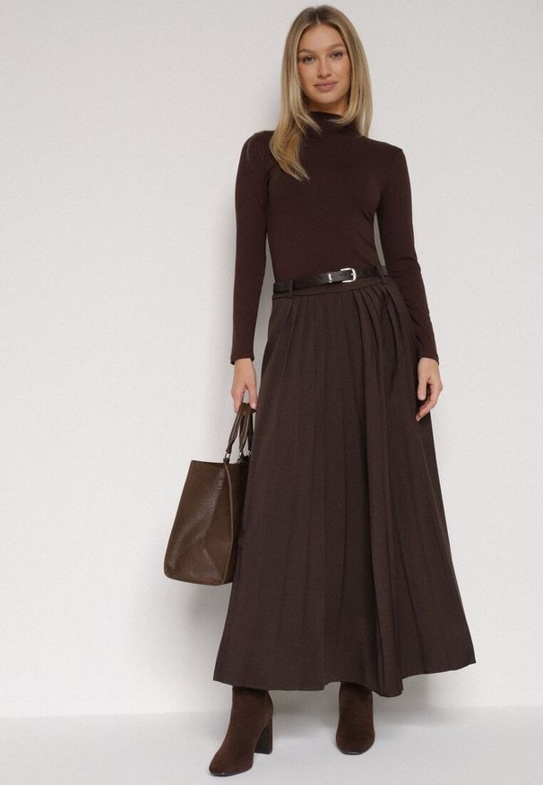 Born2be - Brązowa Wiskozowa Spódnica o Rozkloszowanym Kroju z Paskiem z Klamrą Lawedisa. Okazja: do pracy, na co dzień. Kolor: brązowy. Materiał: wiskoza. Styl: casual
