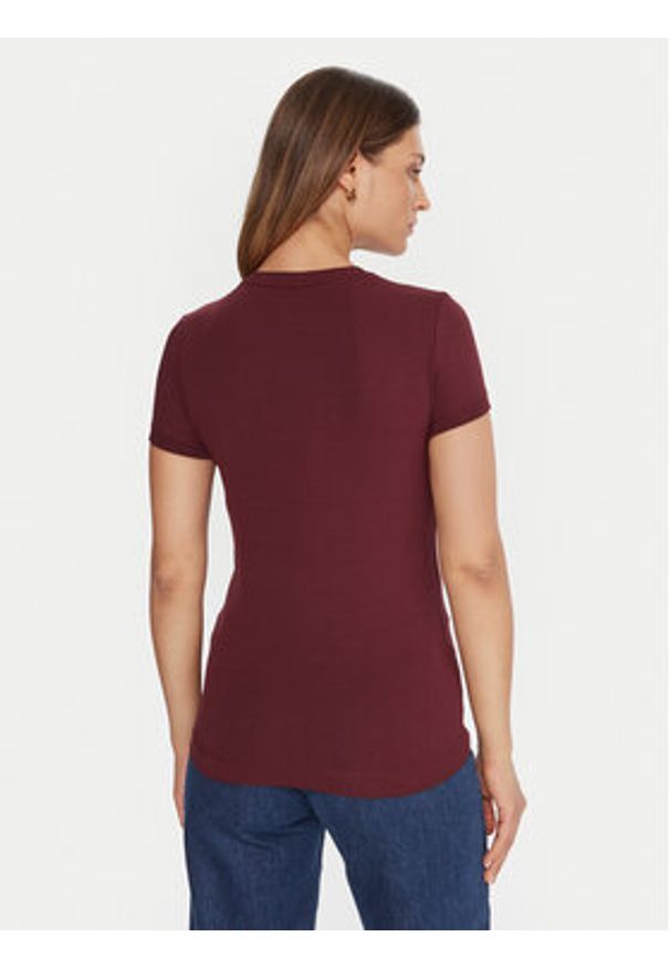 Guess T-Shirt W2YI44 J1314 Bordowy Regular Fit. Kolor: czerwony. Materiał: bawełna