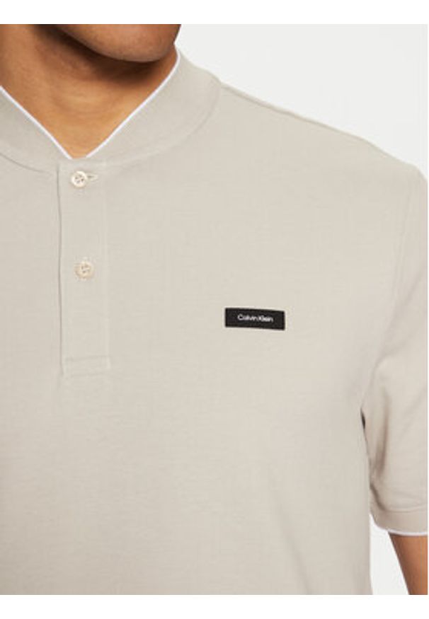 Calvin Klein Polo K10K114139 Beżowy Regular Fit. Typ kołnierza: polo. Kolor: beżowy. Materiał: bawełna
