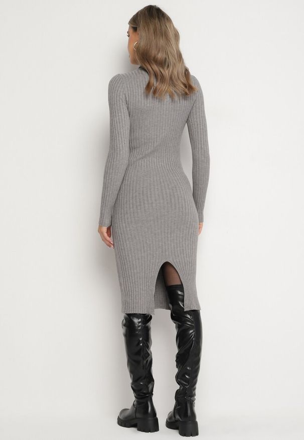 Born2be - Szara Sukienka Prążkowana o Dopasowanym Kroju z Golfem Kaszmirem Bawełną i Wełną Vaithessa. Okazja: na co dzień. Typ kołnierza: golf. Kolor: szary. Materiał: prążkowany, wełna, bawełna, kaszmir. Długość rękawa: długi rękaw. Styl: casual, elegancki