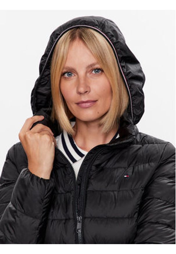 TOMMY HILFIGER - Tommy Hilfiger Kurtka przejściowa WW0WW39581 Czarny Regular Fit. Kolor: czarny. Materiał: syntetyk