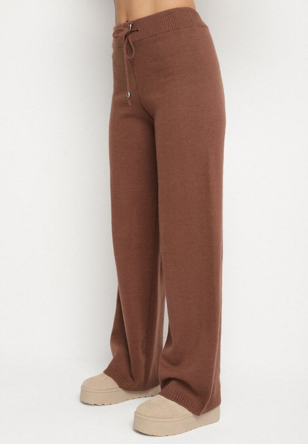 Born2be - Brązowy Dzianinowy Komplet z Wełną Sweter w Paski i Spodnie Raleina. Kolor: brązowy. Materiał: dzianina, wełna. Wzór: paski