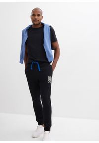 bonprix - Spodnie sportowe z kontrastowymi elementami. Kolor: czarny. Materiał: dresówka, poliester. Wzór: nadruk. Styl: sportowy #3