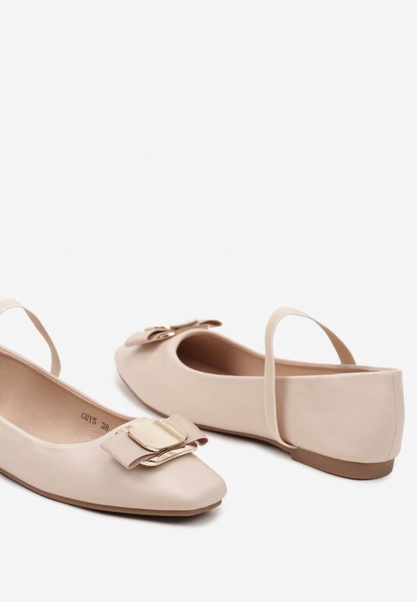 Born2be - Beżowe Balerinki z Elastycznym Paskiem i Ozdobną Aplikacją Ilaressa. Okazja: na co dzień. Zapięcie: pasek. Kolor: beżowy. Materiał: jeans. Wzór: aplikacja. Obcas: na obcasie. Styl: casual, elegancki, klasyczny. Wysokość obcasa: niski