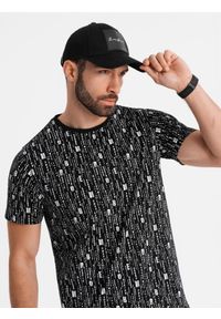 Ombre Clothing - Bawełniana koszulka z nadrukiem i okrągłym dekoltem – czarna V2. Okazja: na co dzień. Kolor: czarny. Materiał: bawełna. Długość rękawa: krótki rękaw. Długość: krótkie. Wzór: nadruk. Styl: casual, klasyczny #1
