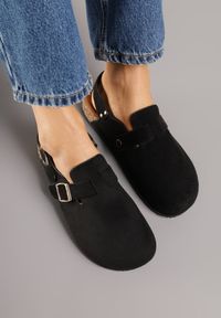 Renee - Czarne Sandały Typu Chodaki z Klamrami Silvermore. Okazja: na co dzień. Zapięcie: klamry. Kolor: czarny. Materiał: skóra, jeans. Styl: casual, street #9