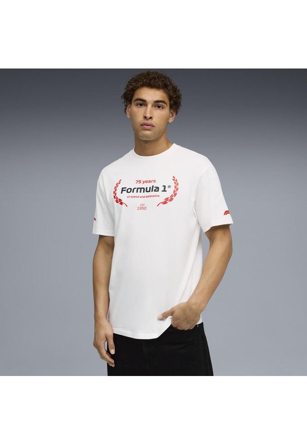 Puma - Męska koszulka F1® Essentials z grafiką PUMA. Kolor: biały. Materiał: materiał