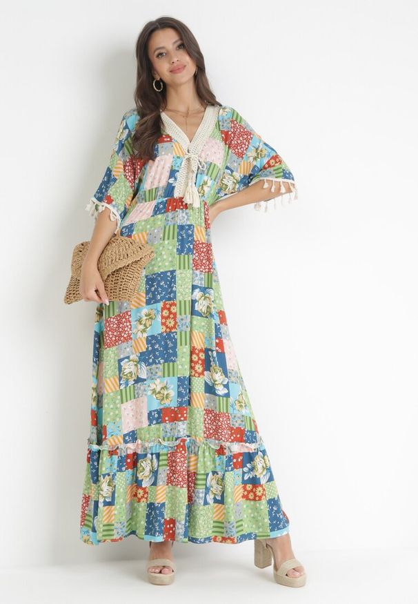 Born2be - Zielona Rozkloszowana Sukienka Maxi w Patchworkowy Wzór Daliah. Kolor: zielony. Wzór: aplikacja. Długość: maxi