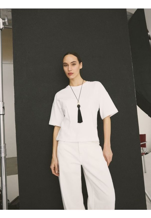 Reserved - Bawełniany t-shirt - złamana biel. Materiał: bawełna