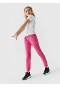 4F JUNIOR - Spodnie sportowe joggery dziewczęce. Kolor: różowy. Materiał: dzianina
