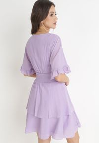 Born2be - Fioletowa Sukienka Mini z Gumką w Pasie i Falbankami Edeane. Typ kołnierza: kołnierz z falbankami. Kolor: fioletowy. Długość: mini #5