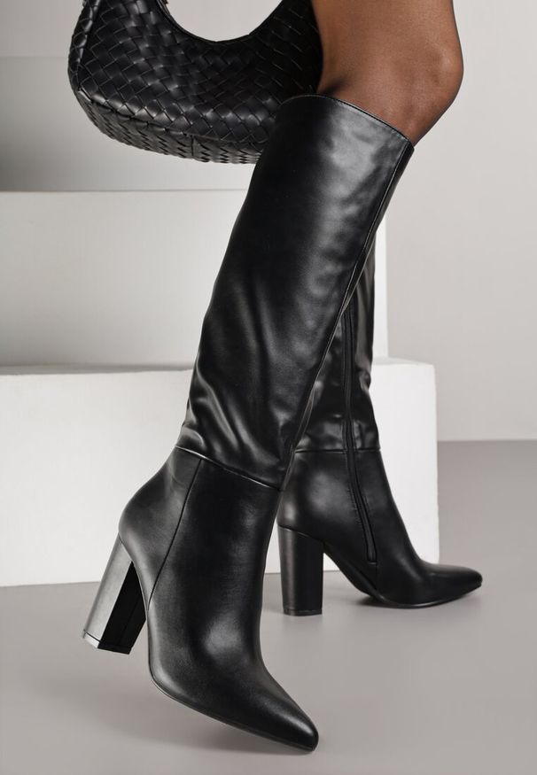 Renee - Czarne Kozaki Vices na Słupkowym Obcasie z Noskiem w Szpic Lanoretta. Kolor: czarny. Materiał: koronka. Obcas: na obcasie. Wysokość obcasa: średni