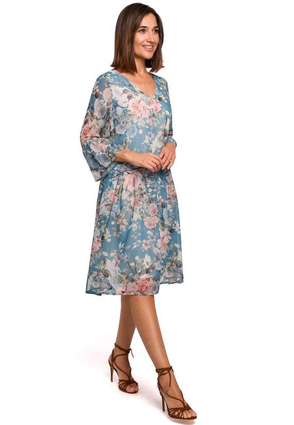 e-margeritka - Sukienka szyfonowa w kwiaty niebieska - m. Kolor: niebieski. Materiał: szyfon. Wzór: kwiaty. Sezon: wiosna, lato. Długość: midi