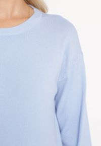 Born2be - Jasnoniebieski Sweter o Klasycznym Kroju z Okrągłym Dekoltem Kamalthea. Kolor: niebieski. Sezon: jesień, zima. Styl: klasyczny #3