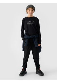 4f - 4F Longsleeve regular z nadrukiem chłopięcy - czarny 146 (10-11 lat). Okazja: na co dzień. Kolor: czarny. Materiał: bawełna, jersey, dzianina. Długość rękawa: długi rękaw. Długość: długie. Wzór: nadruk. Sezon: lato. Styl: sportowy, klasyczny, casual