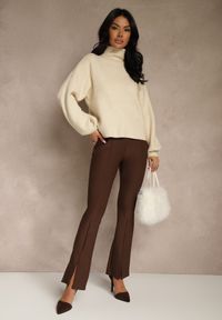 Renee - Jasnobeżowy Golf Ozdobiony Ściągaczami Wedena. Okazja: na co dzień. Typ kołnierza: golf. Kolor: beżowy. Materiał: skóra, jeans. Wzór: aplikacja. Styl: casual #3