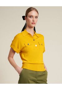 Luisa Spagnoli - LUISA SPAGNOLI - Żółta koszulka polo z kieszeniami Carato. Typ kołnierza: polo. Kolor: żółty. Materiał: jeans, prążkowany. Wzór: aplikacja. Sezon: wiosna. Styl: klasyczny #1