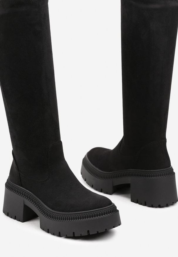 Renee - Czarne Długie Kozaki z Elastyczną Cholewką na Grubej Tłoczonej Podeszwie Hantrine. Okazja: na co dzień. Kolor: czarny. Materiał: wełna. Szerokość cholewki: normalna. Styl: casual, elegancki