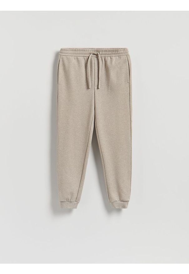 Reserved - Spodnie dresowe regular fit - beżowy. Kolor: beżowy. Materiał: dresówka