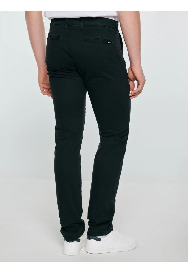 Big-Star - Spodnie męskie chinosy czarne Erhat 907. Kolor: czarny. Materiał: bawełna, tkanina. Długość: długie. Styl: elegancki