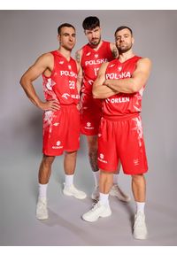 4f - 4F Koszulka reprezentacyjna z możliwością personalizacji męska 4F x PZKOSZ - czerwona M. Typ kołnierza: dekolt w serek. Kolor: czerwony. Materiał: syntetyk, włókno, materiał. Wzór: nadruk, napisy. Styl: klasyczny, sportowy