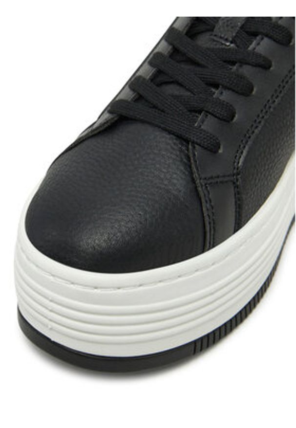 Calvin Klein Jeans Sneakersy YW0YW01766 Czarny. Kolor: czarny. Materiał: skóra