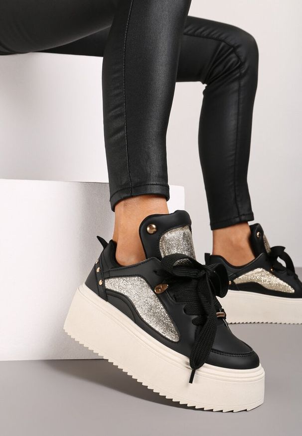 Born2be - Czarne Sneakersy na Grubej Podeszwie z Metalicznymi Wstawkami i Nitami Azirra. Kolor: czarny. Materiał: jeans. Szerokość cholewki: normalna