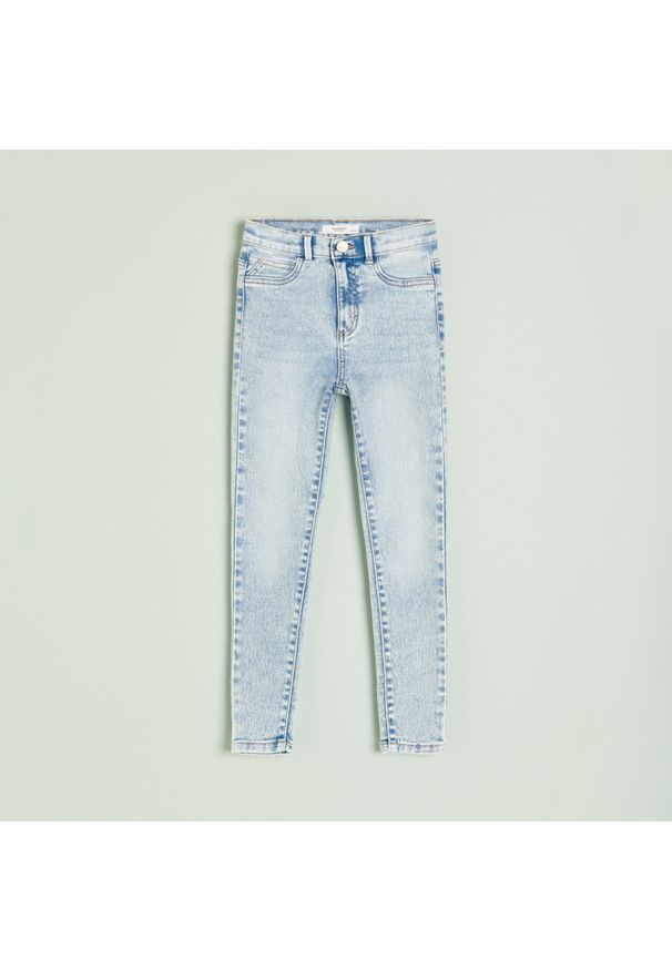 Reserved - Jeansy z wysokim stanem - Niebieski. Stan: podwyższony. Kolor: niebieski. Materiał: jeans