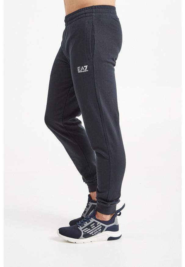 EA7 Emporio Armani - SPODNIE DRESOWE EA7 EMPORIO ARMANI. Materiał: dresówka